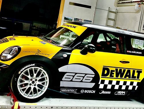 ORIGINAL MINI CHALLENGE JCW RENNFAHRZEUG "DEWALT"